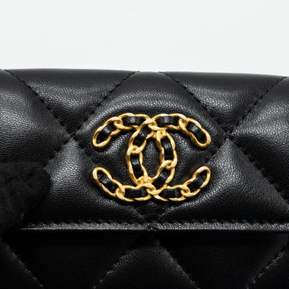 Chanel 19 flap card holder lambskin black  (microchip)