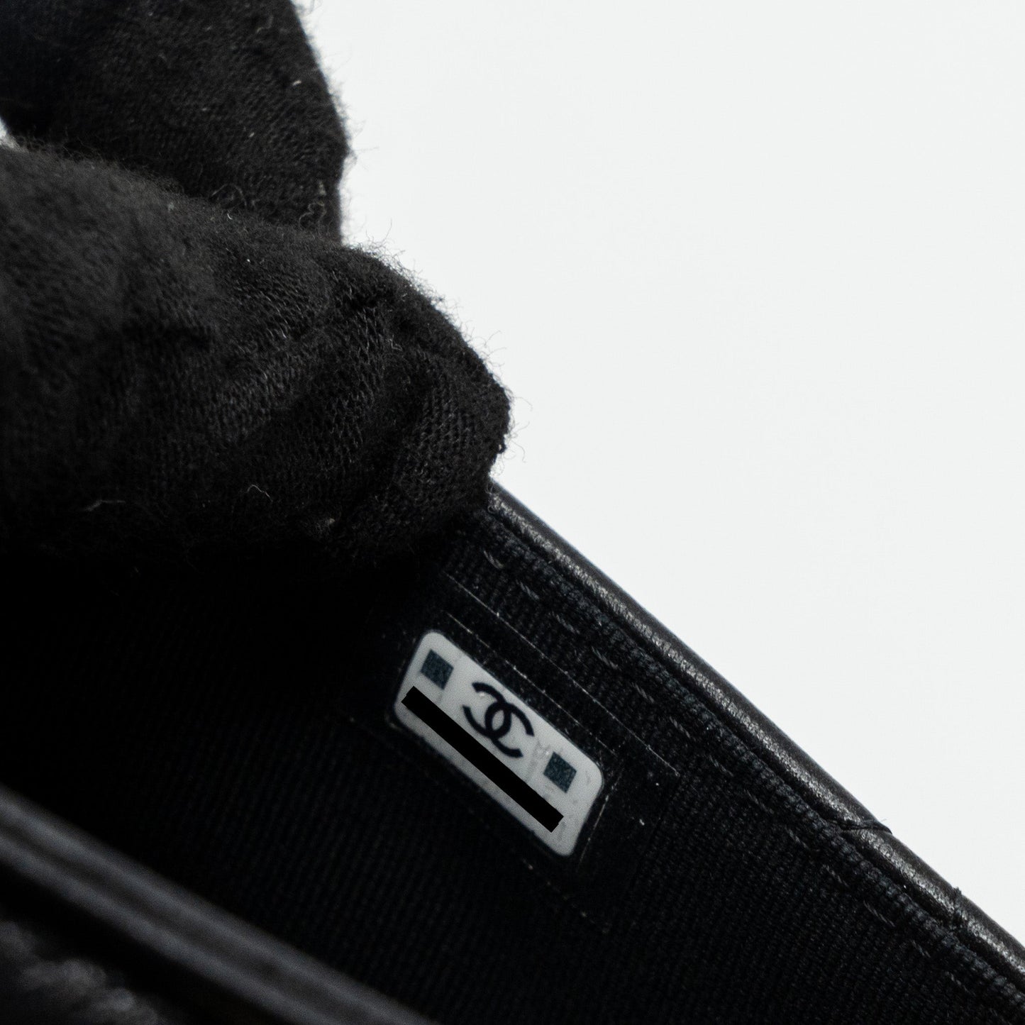 Chanel 19 flap card holder lambskin black  (microchip)