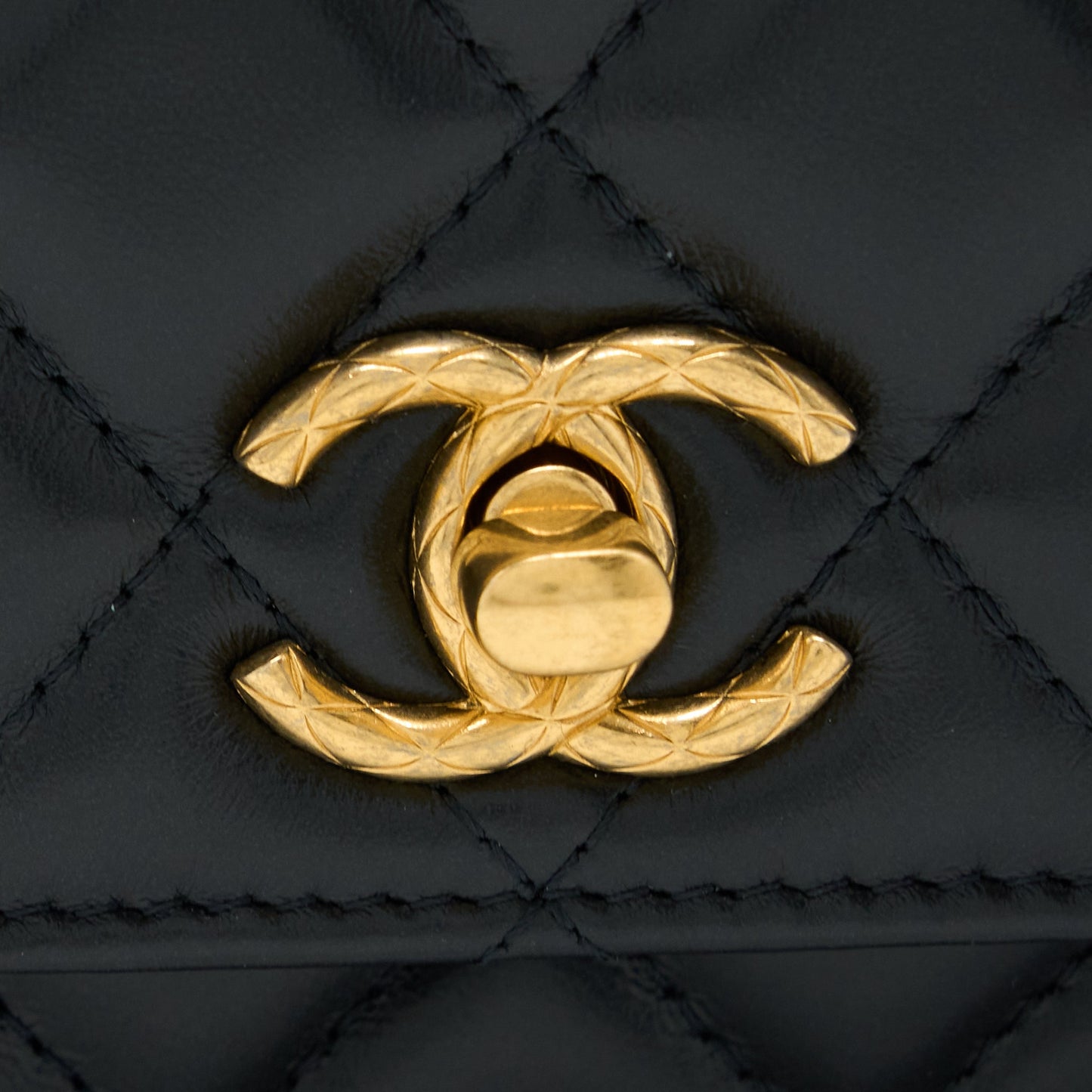 Chanel 22K Gold Pillar Wallet On Chain Lambskin Black Brushed (Microchip)