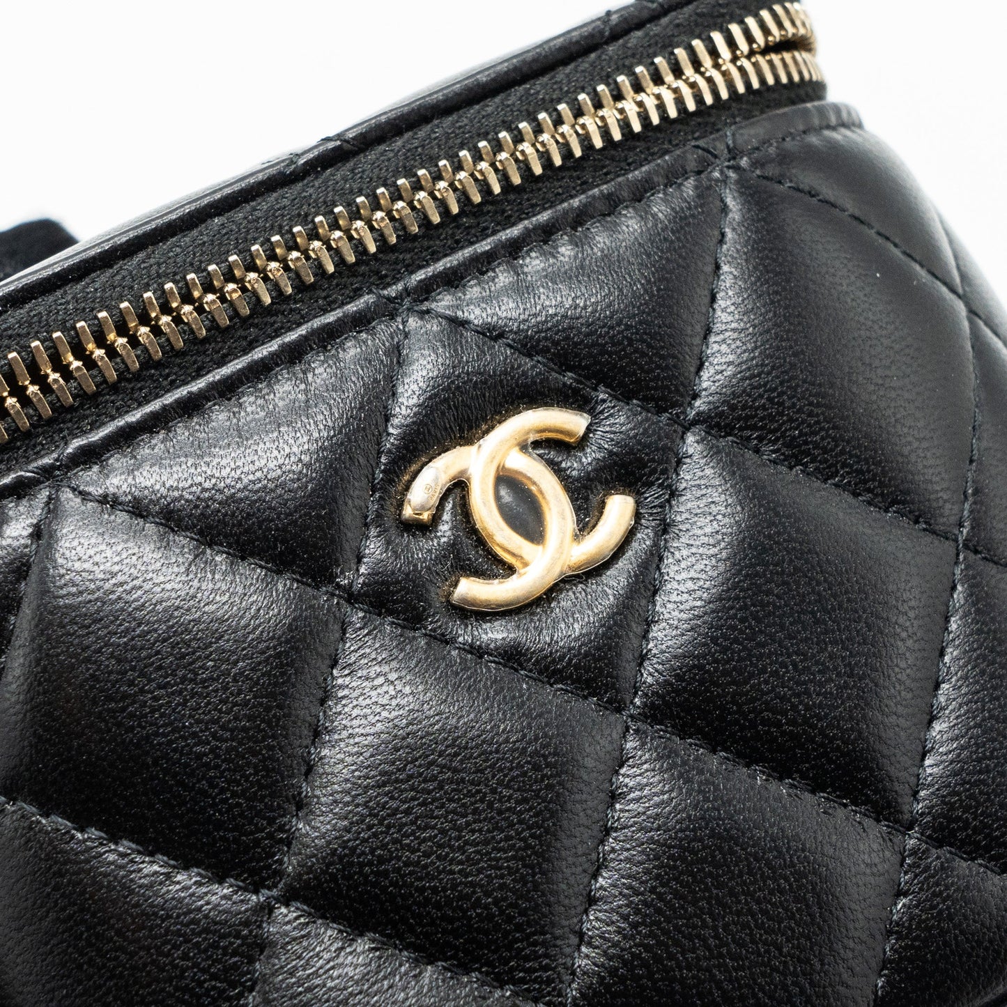 Chanel pearl crush mini vanity with chain lambskin black
