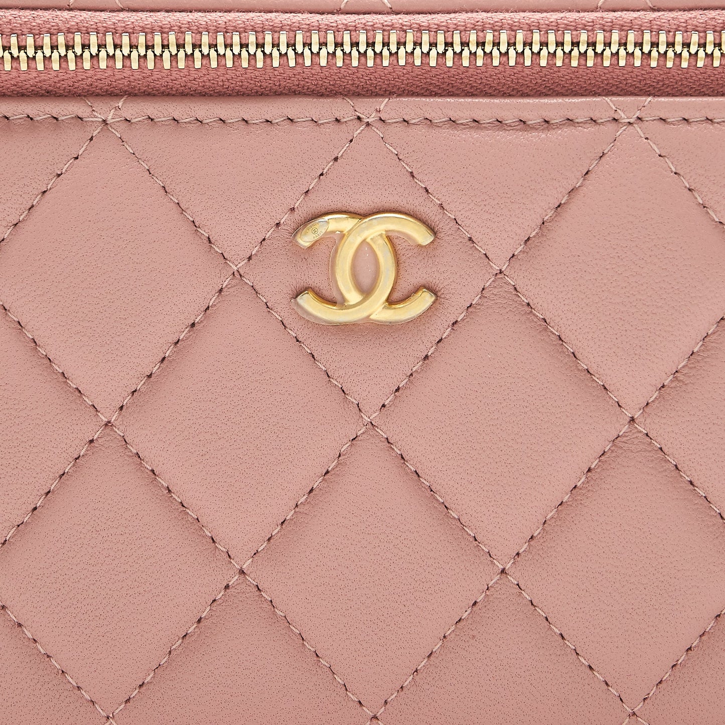 Chanel 21B Pearl Crush Long Vanity with Chain dark Pink