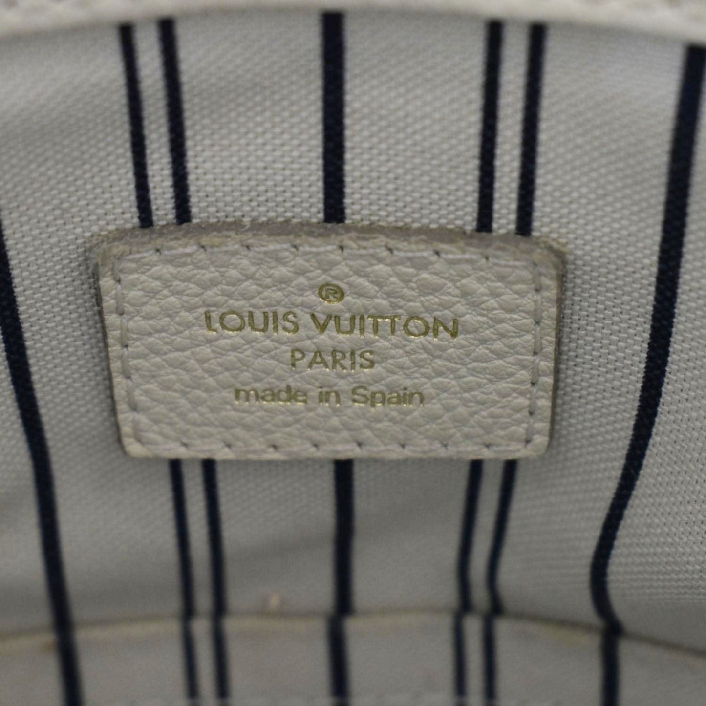 LOUIS VUITTON Artsy MM Empreinte Leather Shoulder Bag Cream
