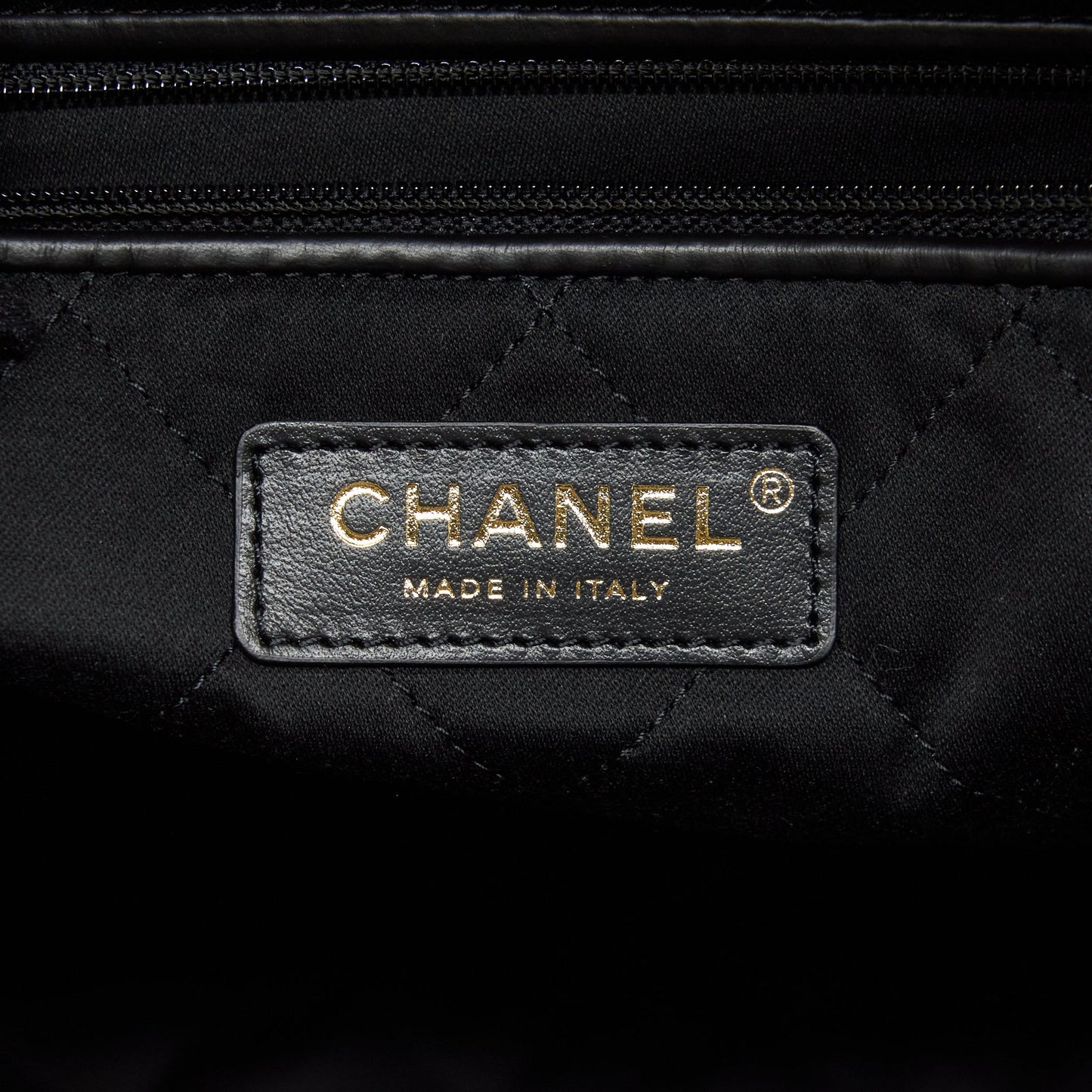 Chanel 22 Handbag Shiny Calfskin Black