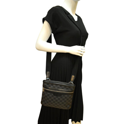 LOUIS VUITTON Bosphore Pochette Damier Graphite Messenger Bag Black