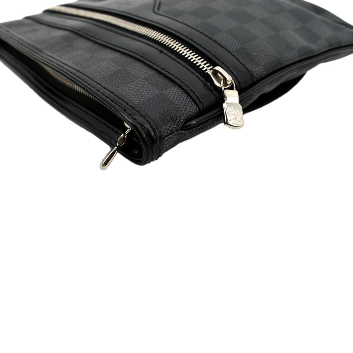 LOUIS VUITTON Bosphore Pochette Damier Graphite Messenger Bag Black