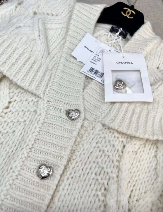 Chanel 21B white knit cardigan size 34. Brand new with tag