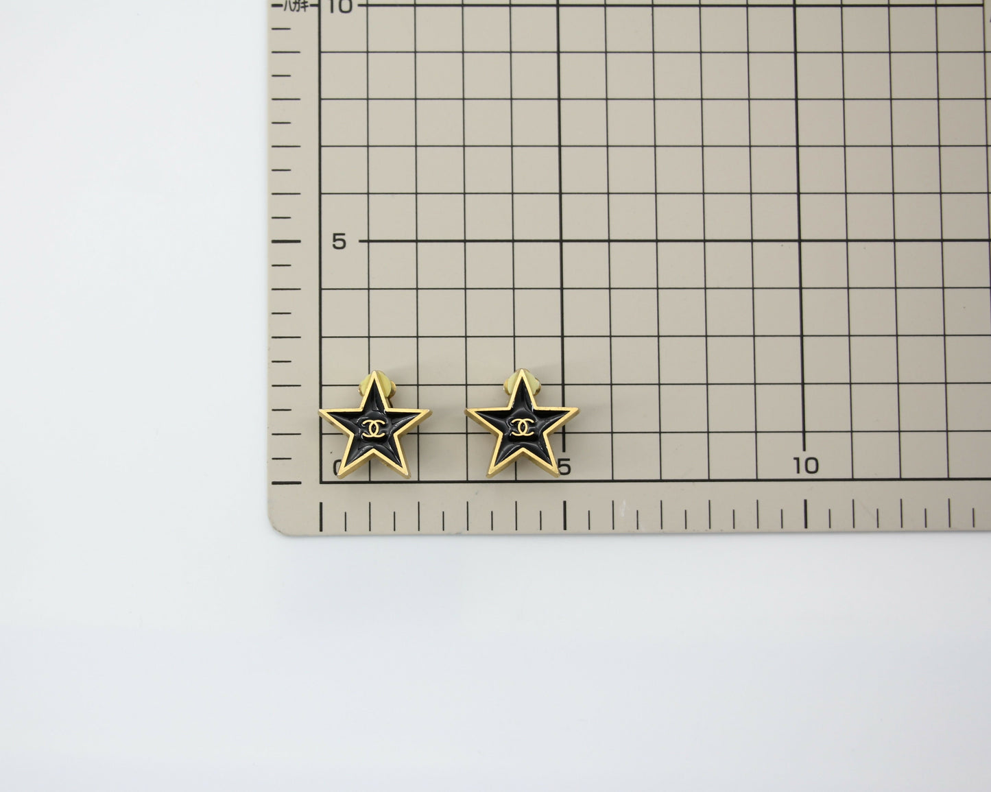 Chanel Vintage 01P Metal Black Star Shape CC Clip-on Earrings