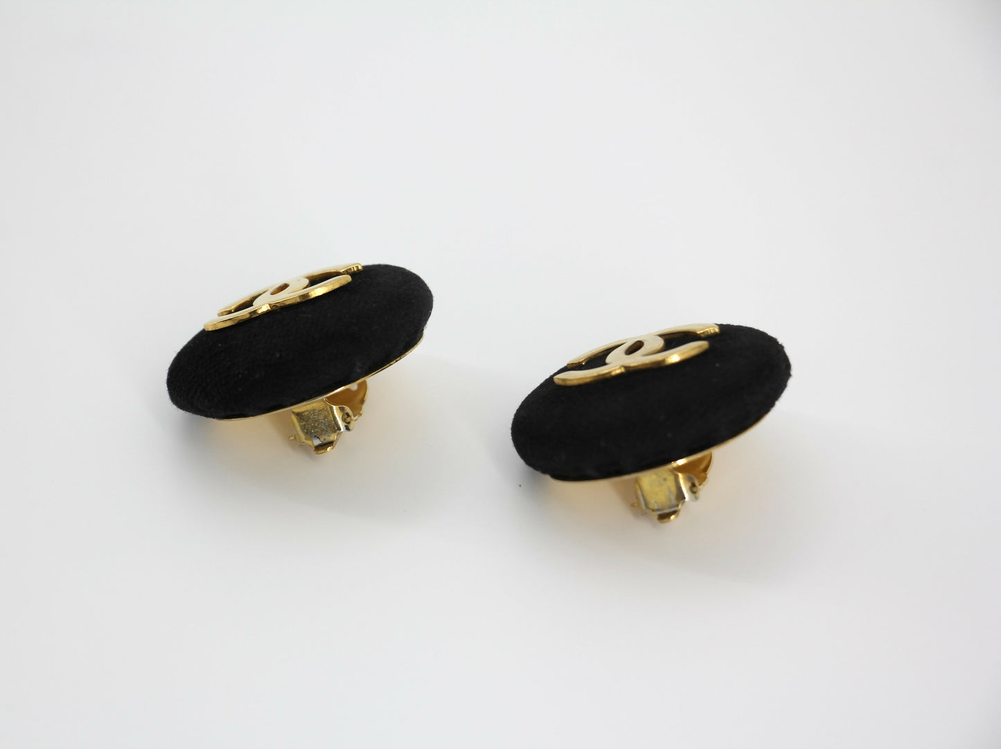 Chanel Vintage 1986-92 Black Velvet Round Clip-on Earrings