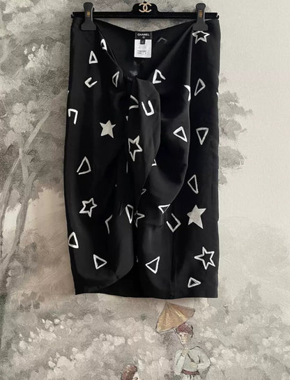 Chanel 22C Black & White printed silk Crepe Pareo skirt