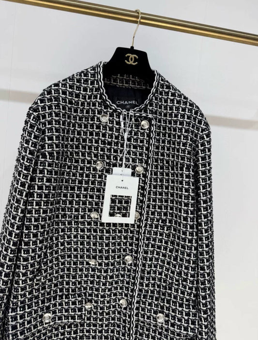 Chanel 25C black & white tweed round coat