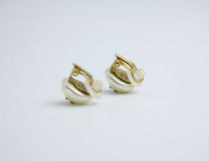 Chanel Vintage 95A Faux Pearl White Round Clip-on Earrings