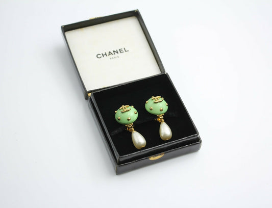 Chanel Vintage 96C Resin Green Dot Imitation Pearl Dangle Clip-on Earrings