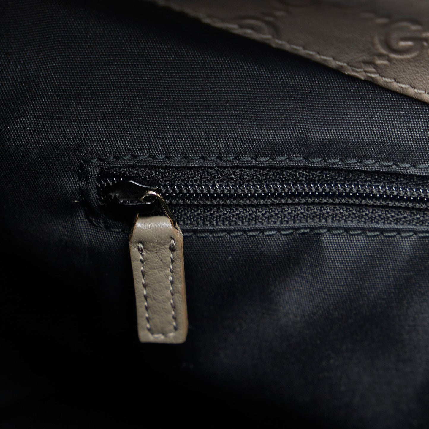 Gucci Canvas Shoulder Bag (SHG-viPrlp)