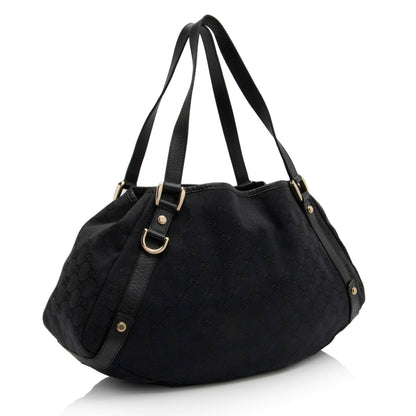 Gucci GG Canvas Abbey Medium Shoulder Bag (SHF-ZLaHNZ)