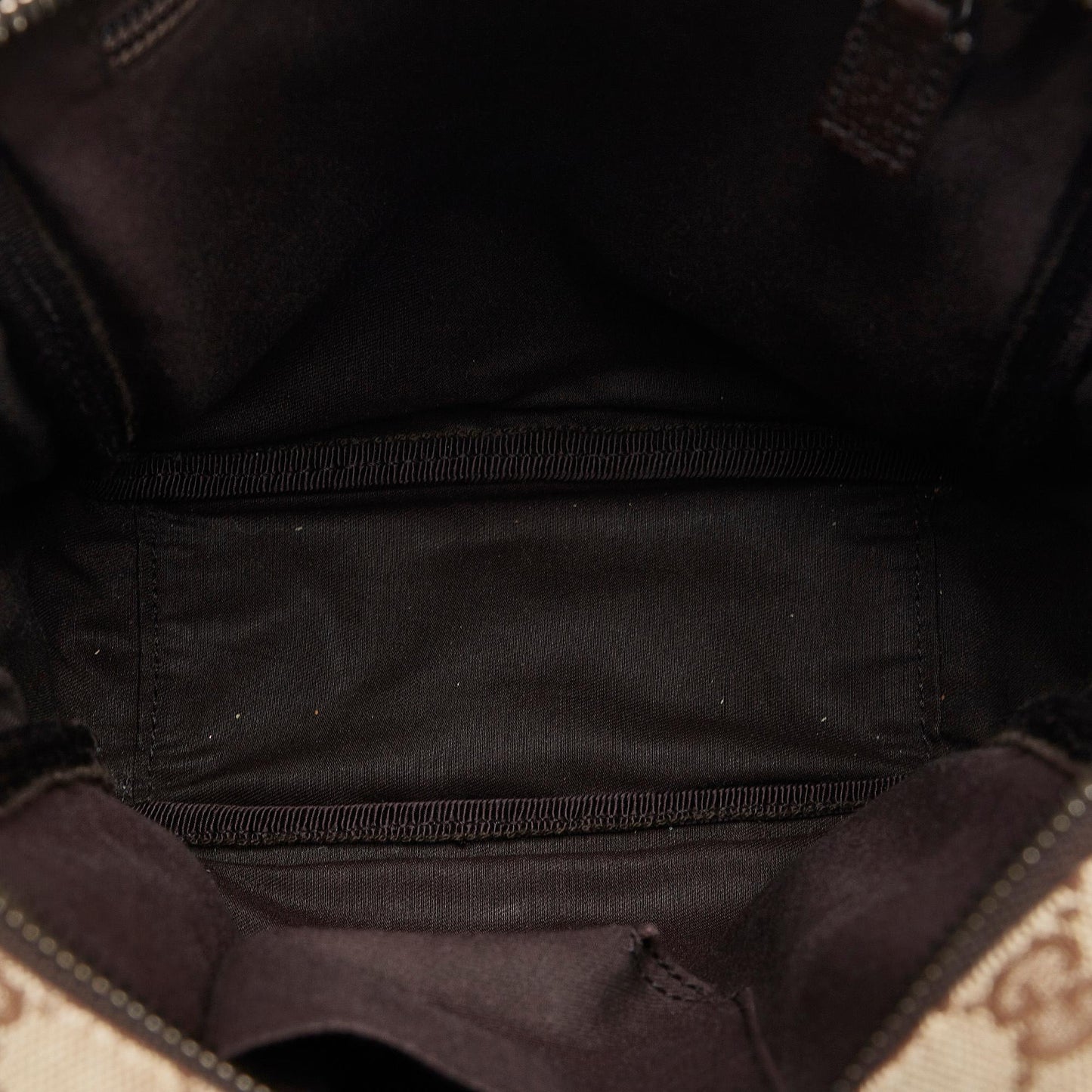 Gucci GG Canvas Crossbody Bag (SHG-V9LYOe)