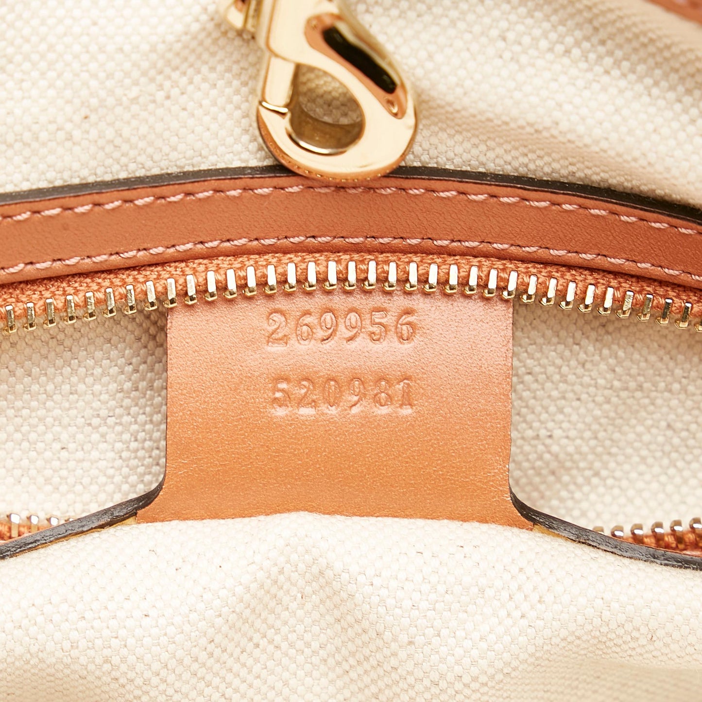 Gucci GG Canvas Heart Bit Tote (SHG-3fnCTw)