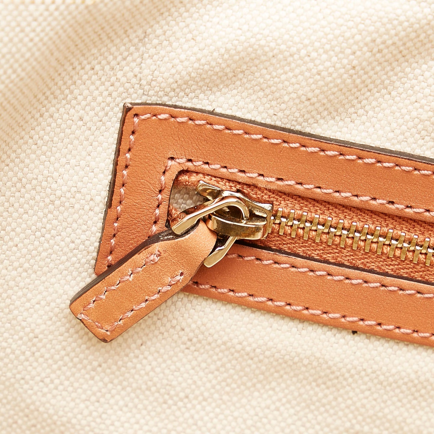 Gucci GG Canvas Heart Bit Tote (SHG-3fnCTw)