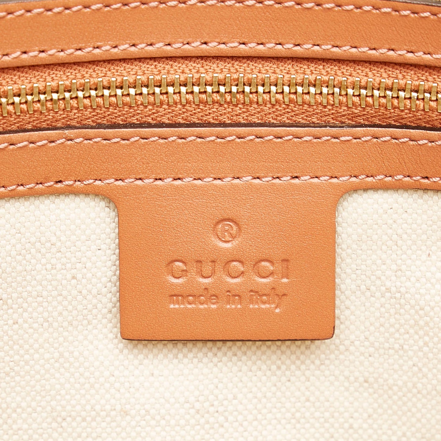 Gucci GG Canvas Heart Bit Tote (SHG-3fnCTw)