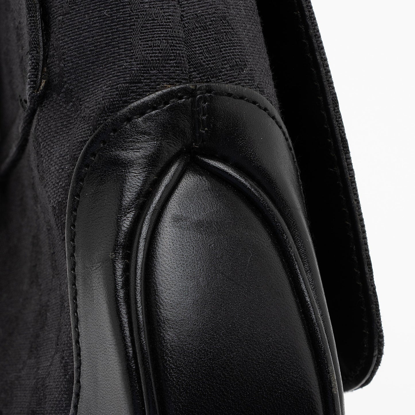 Gucci GG Canvas Jackie Small Shoulder Bag - FINAL SALE (SHF-gN3WT6)