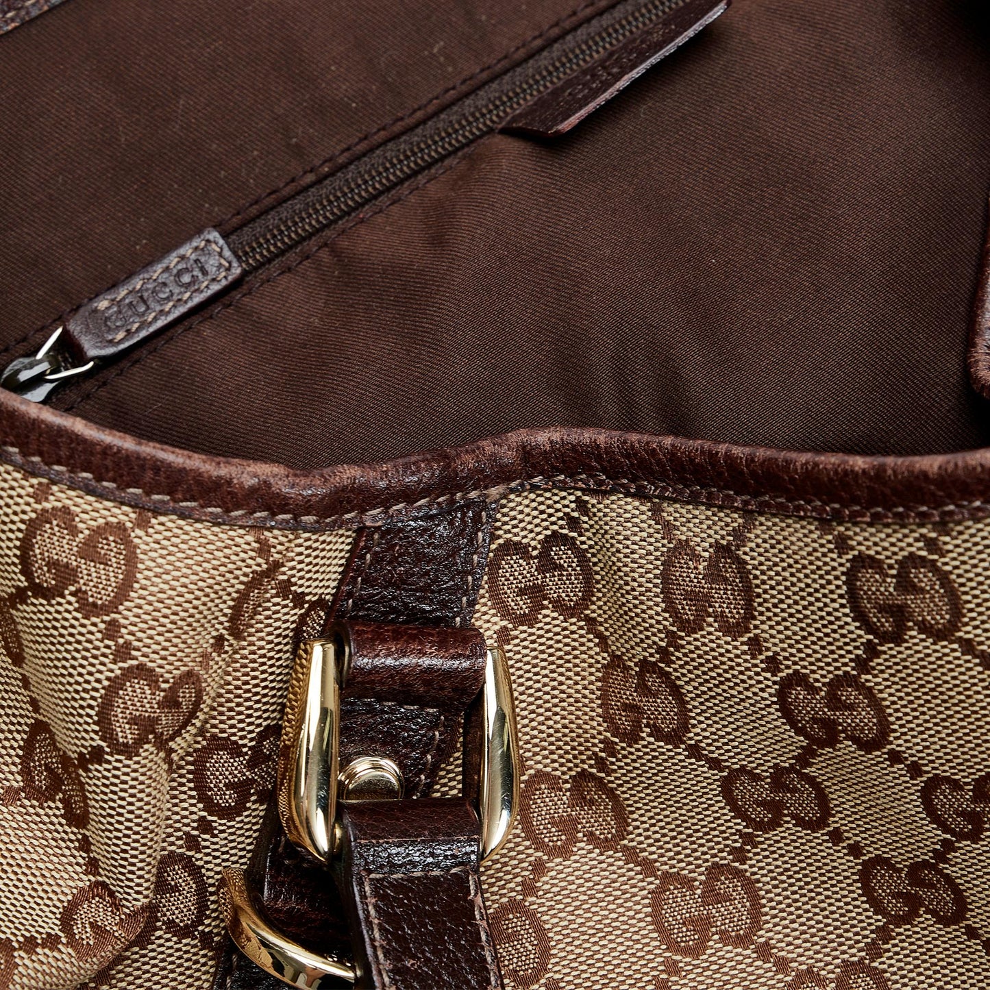 Gucci GG Canvas Pelham Shoulder Bag (SHG-oLGWDu)