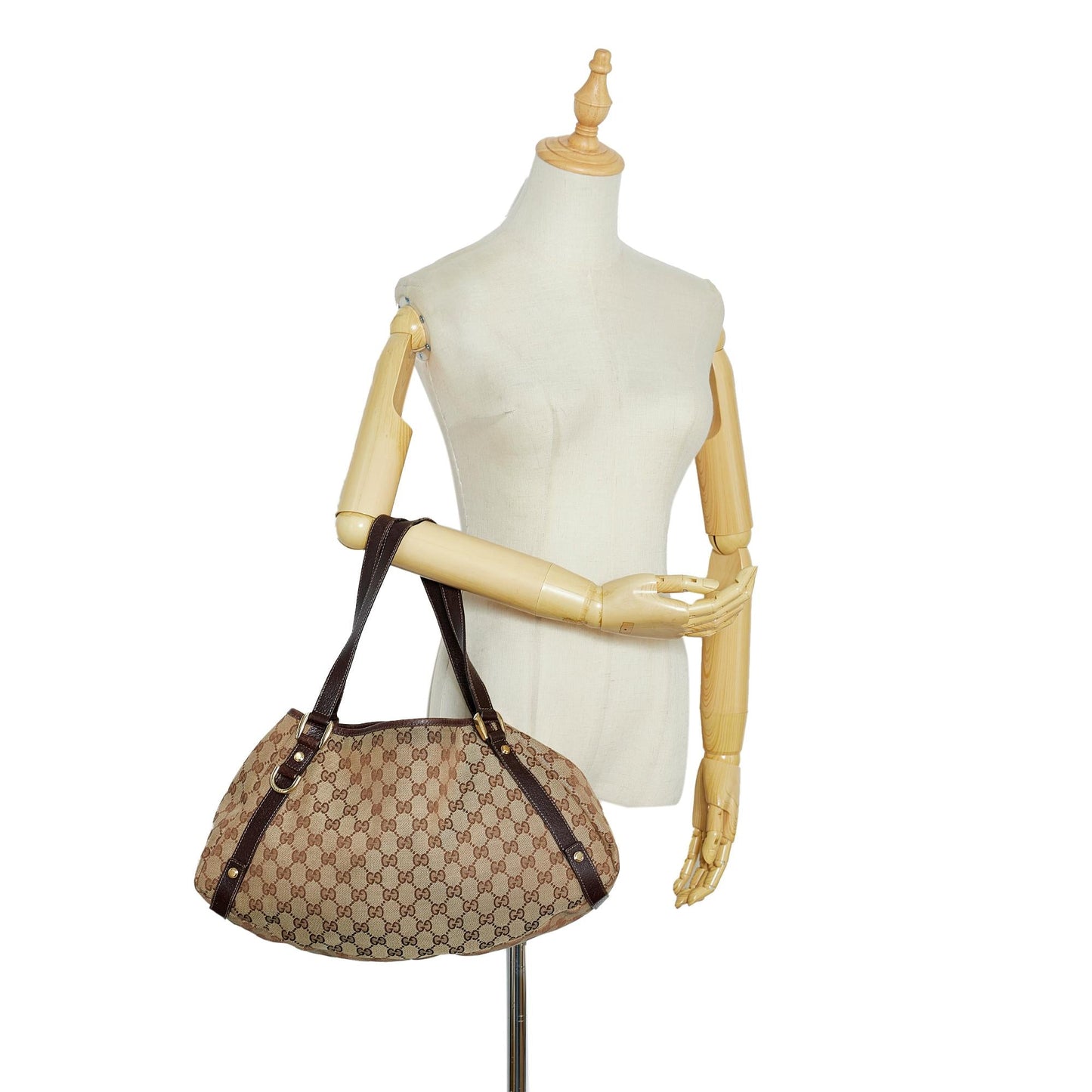 Gucci GG Canvas Pelham Shoulder Bag (SHG-oLGWDu)