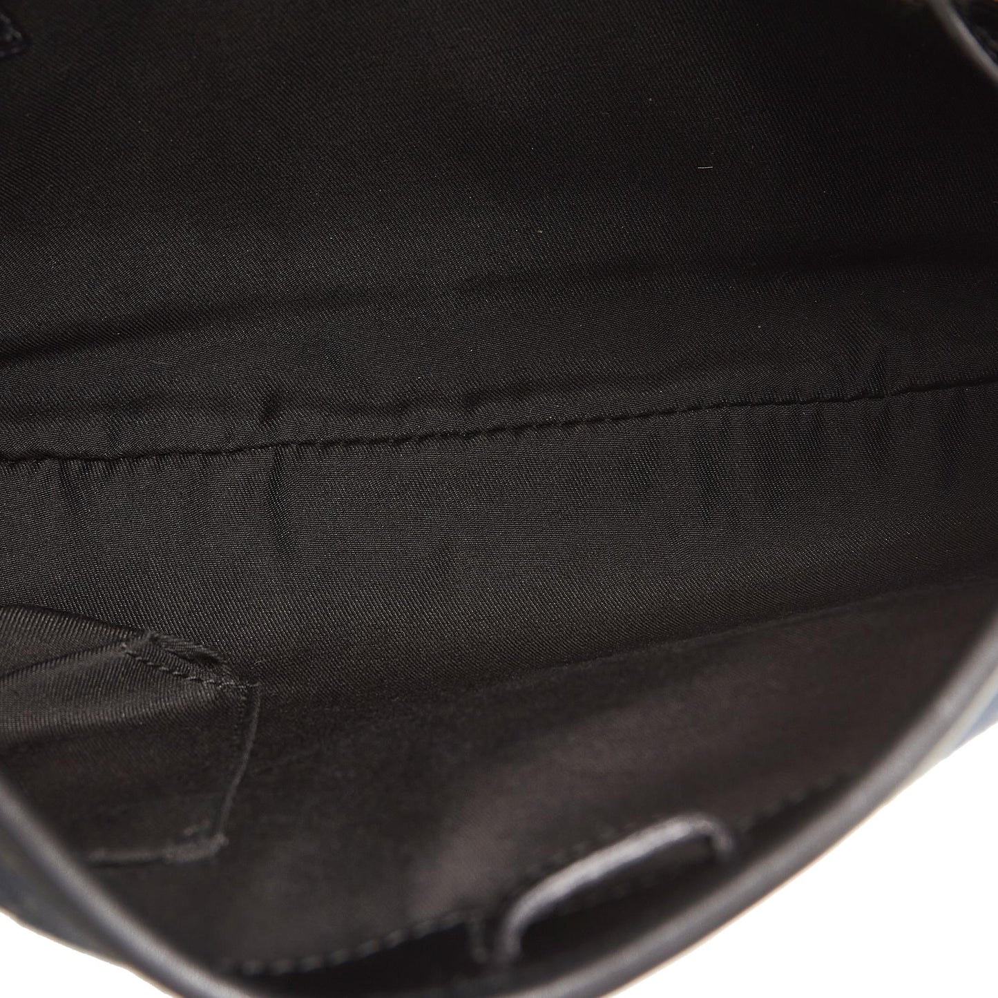 Gucci GG Canvas Punch Shoulder Bag (SHG-bcYNIO)