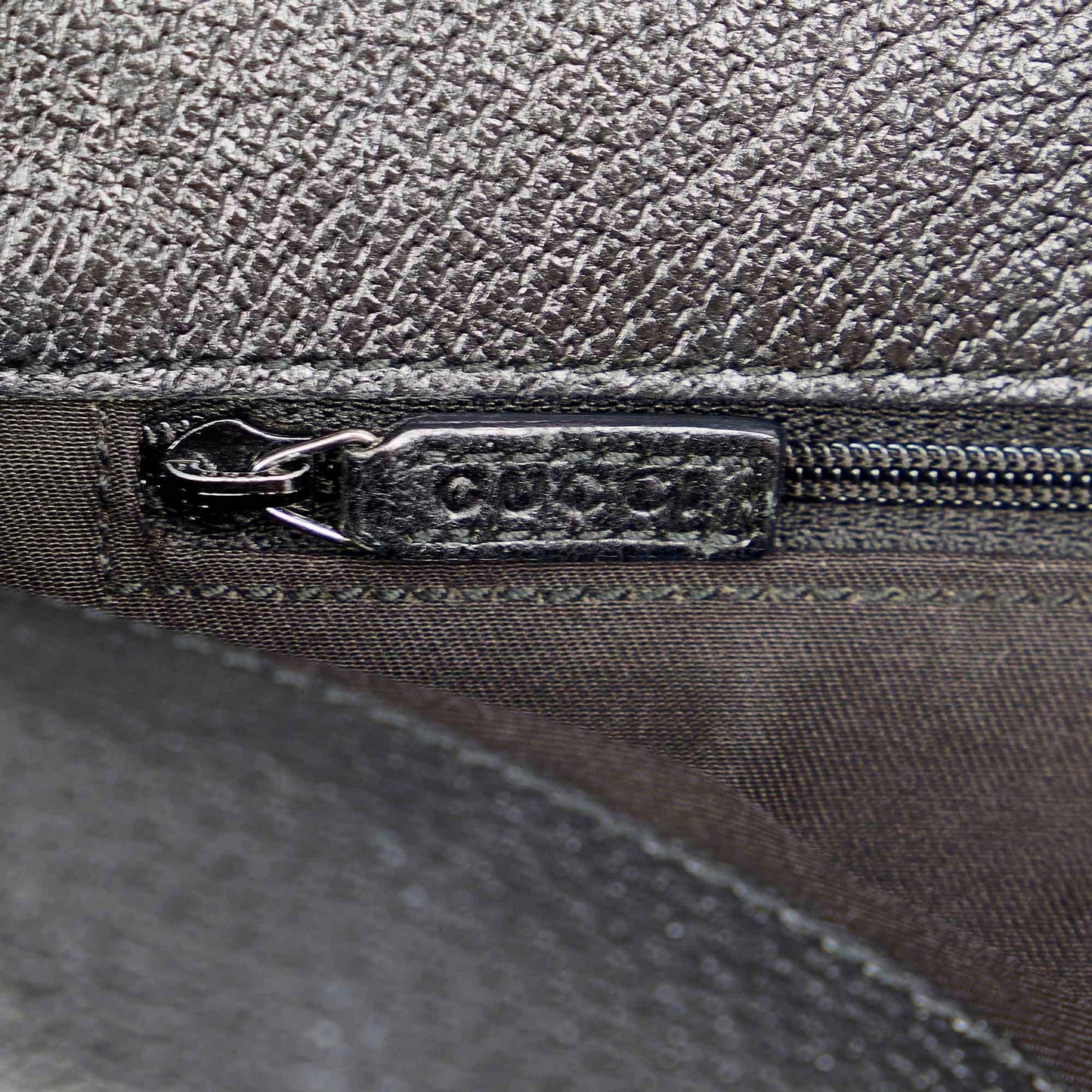 Gucci GG Canvas Shoulder Bag (SHG-31968)
