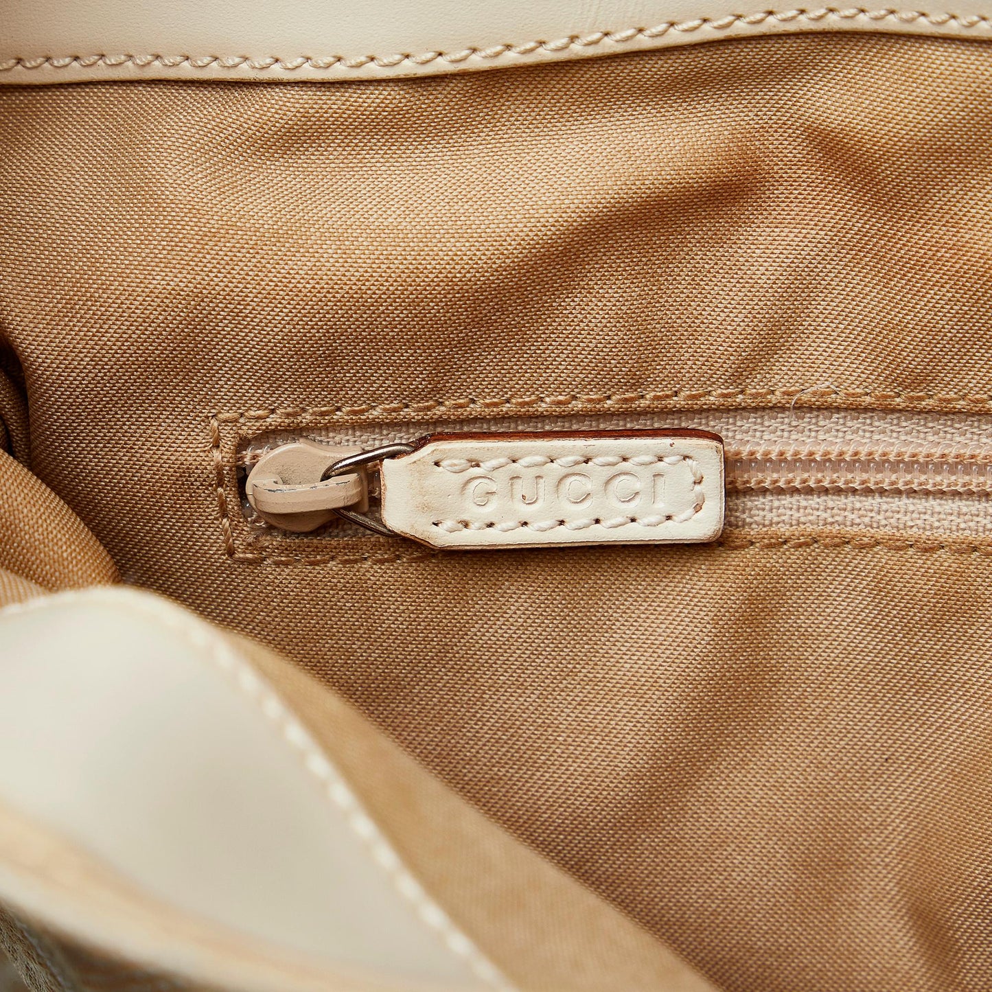 Gucci GG Canvas Shoulder Bag (SHG-iWqhNt)