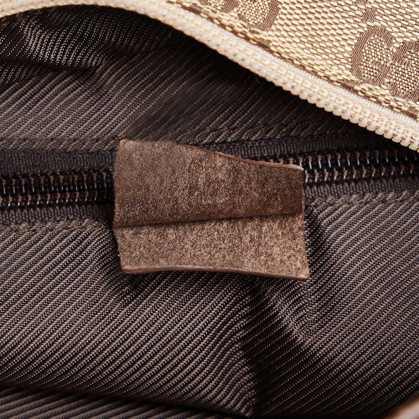 Gucci GG Canvas Shoulder Bag (SHG-XOt55K)