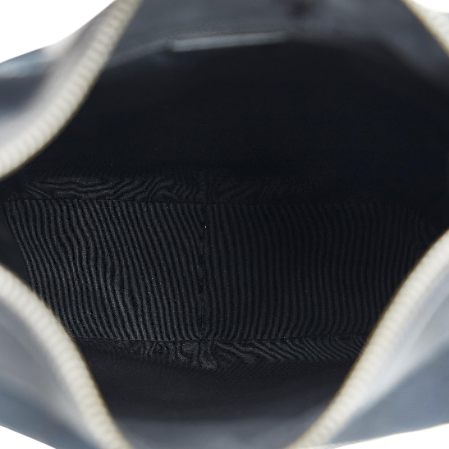 Gucci GG Canvas Shoulder Bag (SHG-gIZABz)