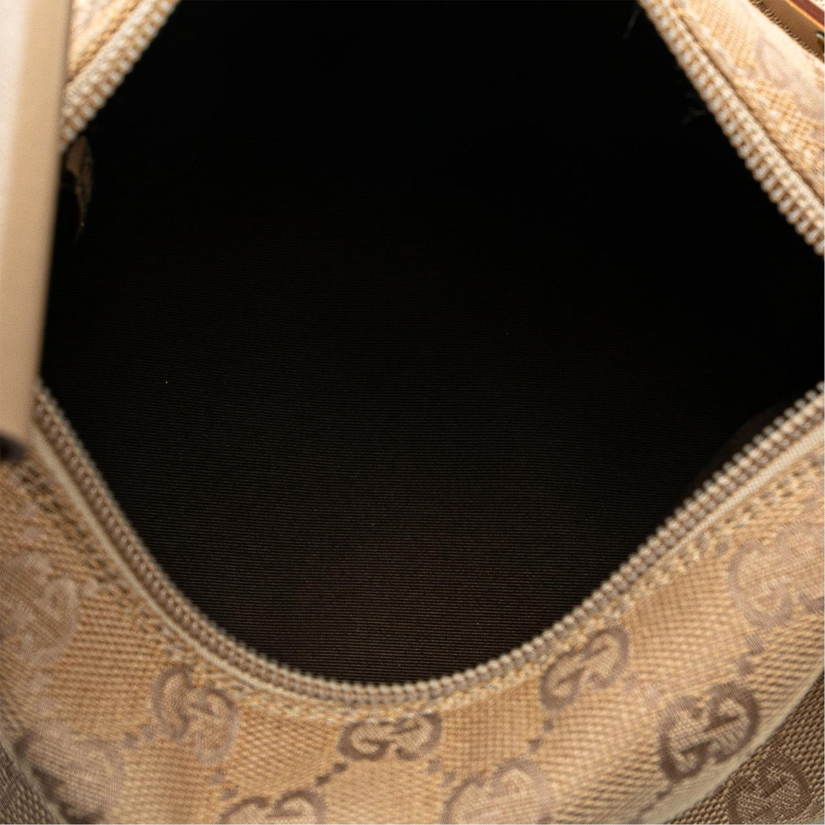 Gucci GG Canvas Shoulder Bag (SHG-pGVXwe)