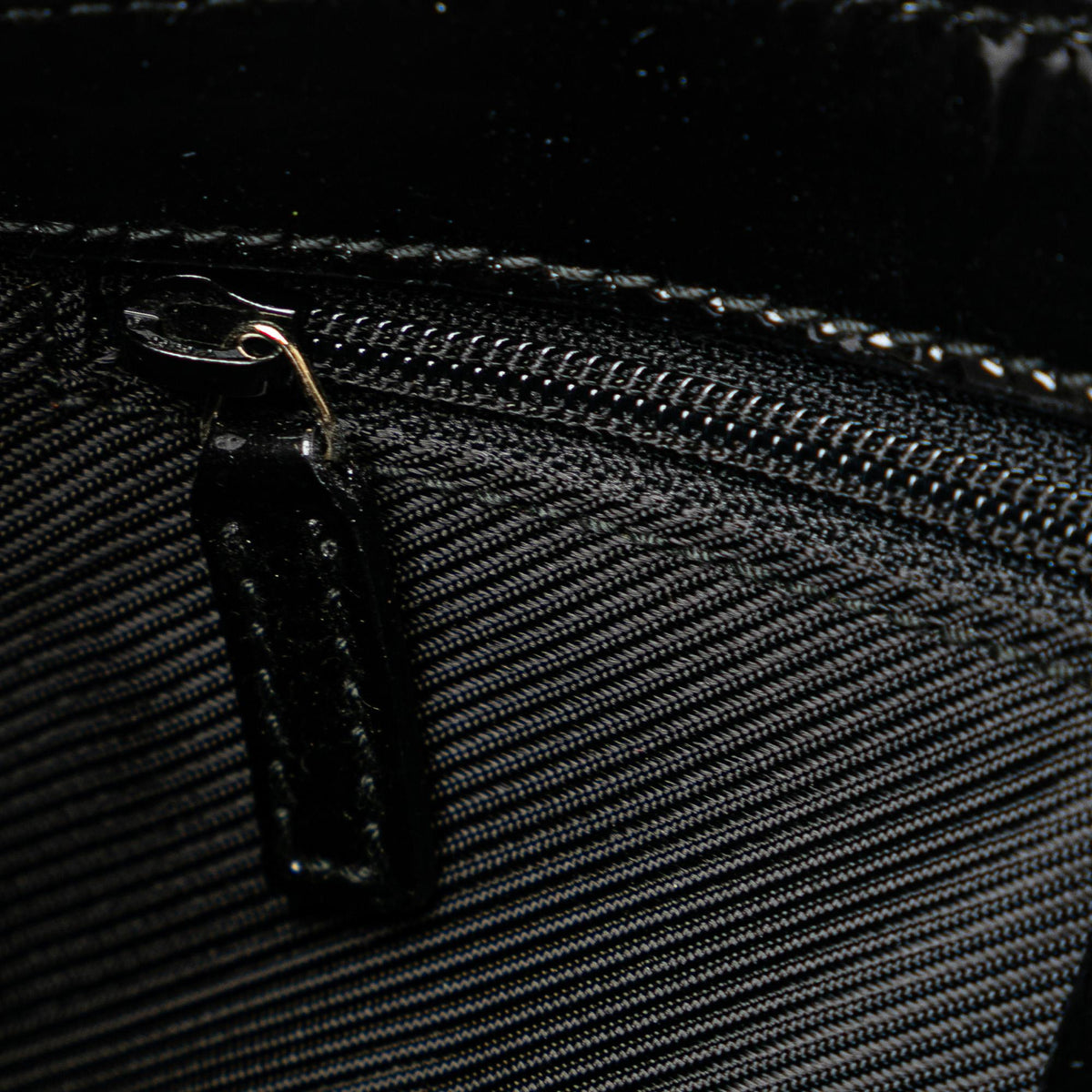 Gucci GG Canvas Shoulder Bag (SHG-Smlm7r)
