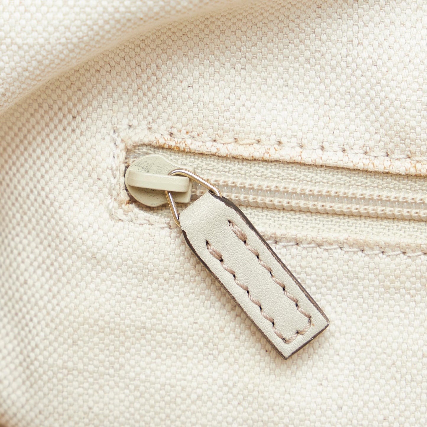 Gucci GG Canvas Sukey Tote (SHG-fwKi93)