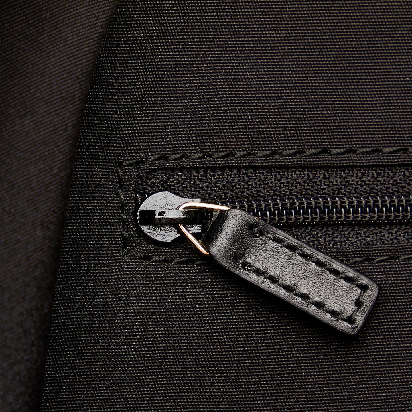 Gucci GG Canvas Tote Bag (SHG-NayASu)