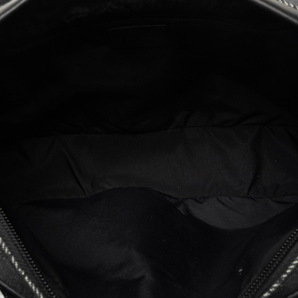 Gucci GG Denim Shoulder Bag (SHG-QwDGp7)