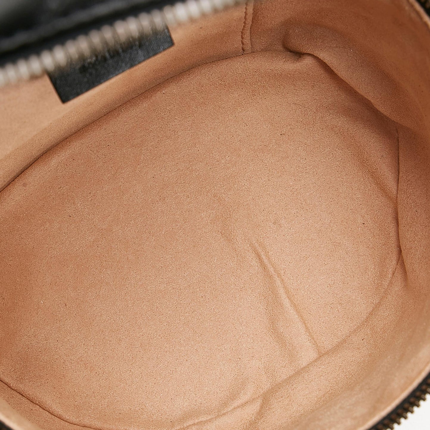 Gucci GG Marmont Round Backpack (SHG-EZMQ5g)