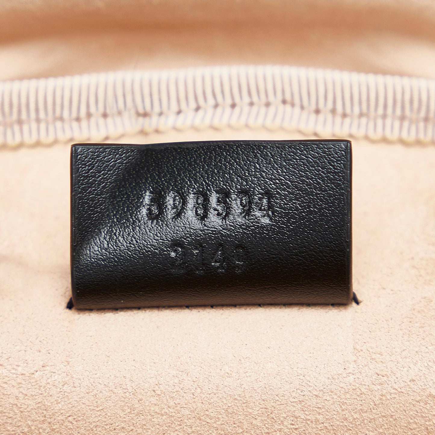 Gucci GG Marmont Round Backpack (SHG-IpUEXE)