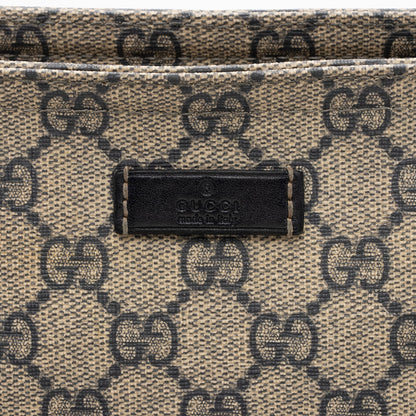 Gucci GG Supreme Classic Flat Medium Messenger Bag (SHF-rHNsr9)