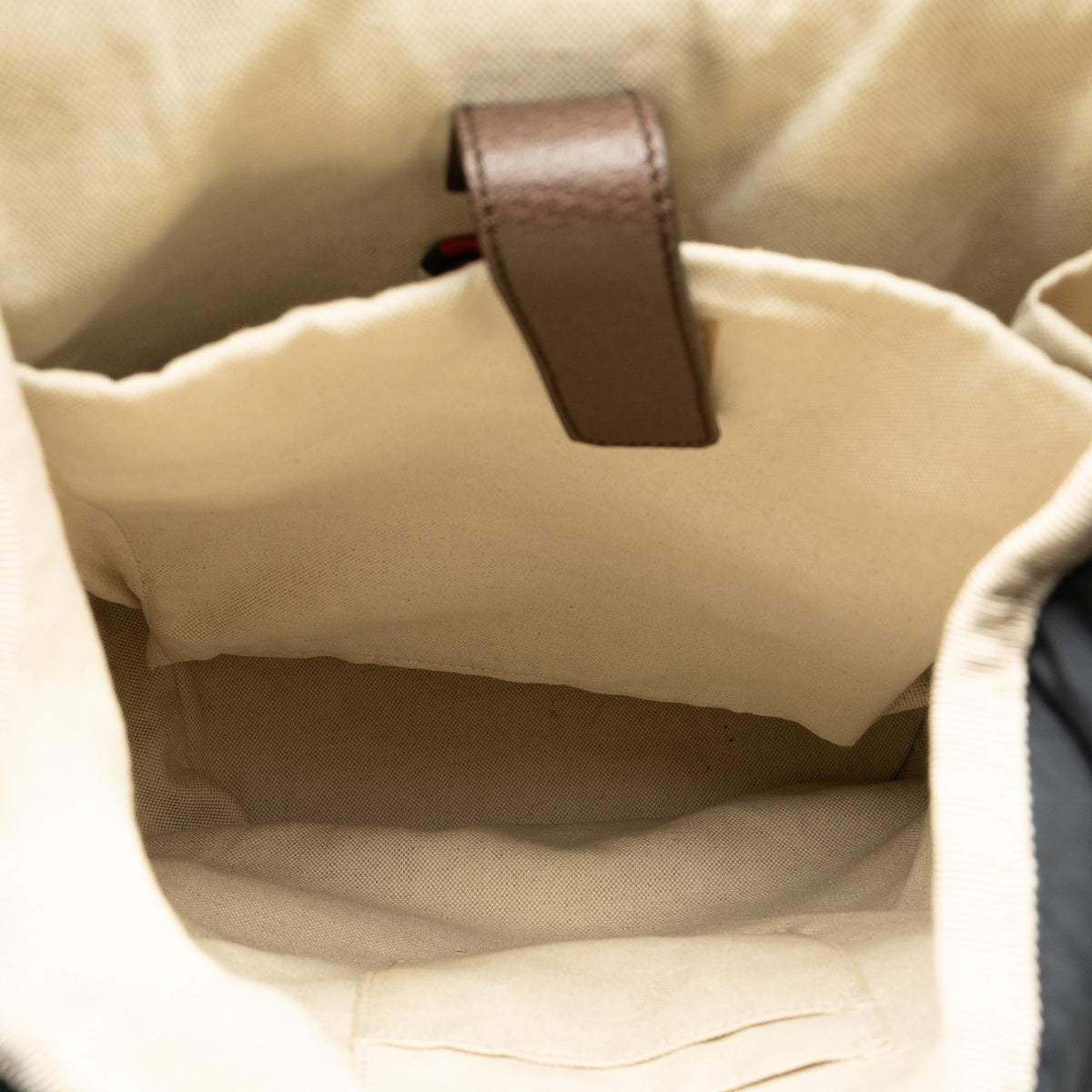 Gucci GG Supreme Courrier Backpack (SHG-v9EkNM)
