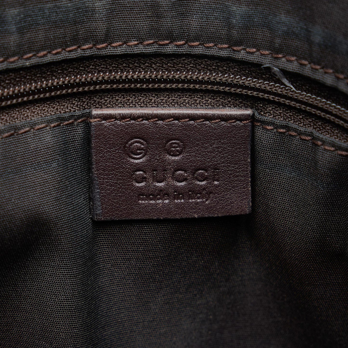 Gucci GG Supreme Crossbody Bag (SHG-iFtrNf)