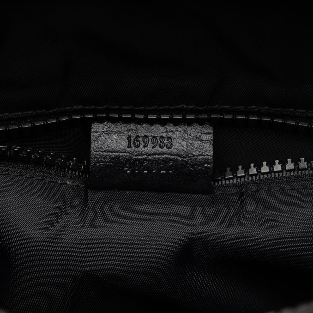 Gucci GG Supreme Crossbody Bag (SHG-KnViiJ)