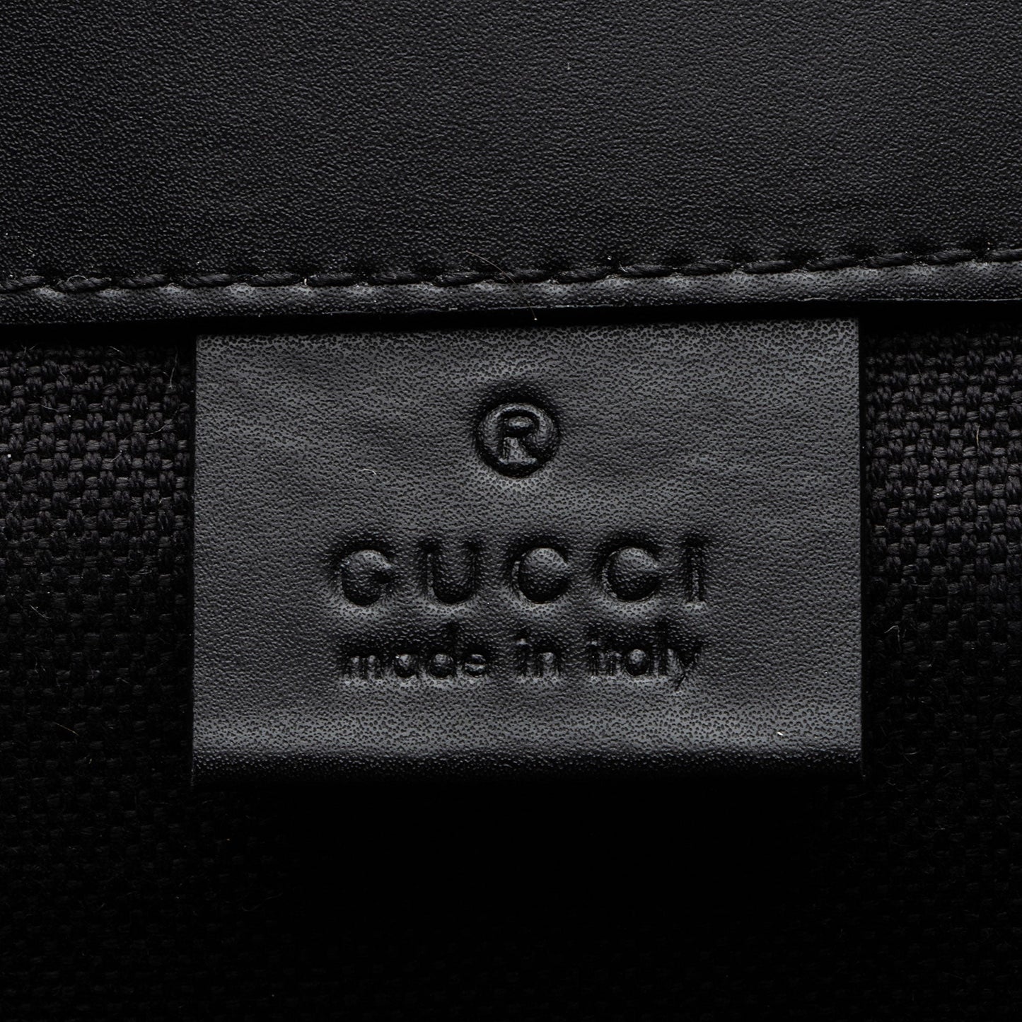 Gucci GG Supreme Medium Flap Backpack (SHF-FgH5FO)