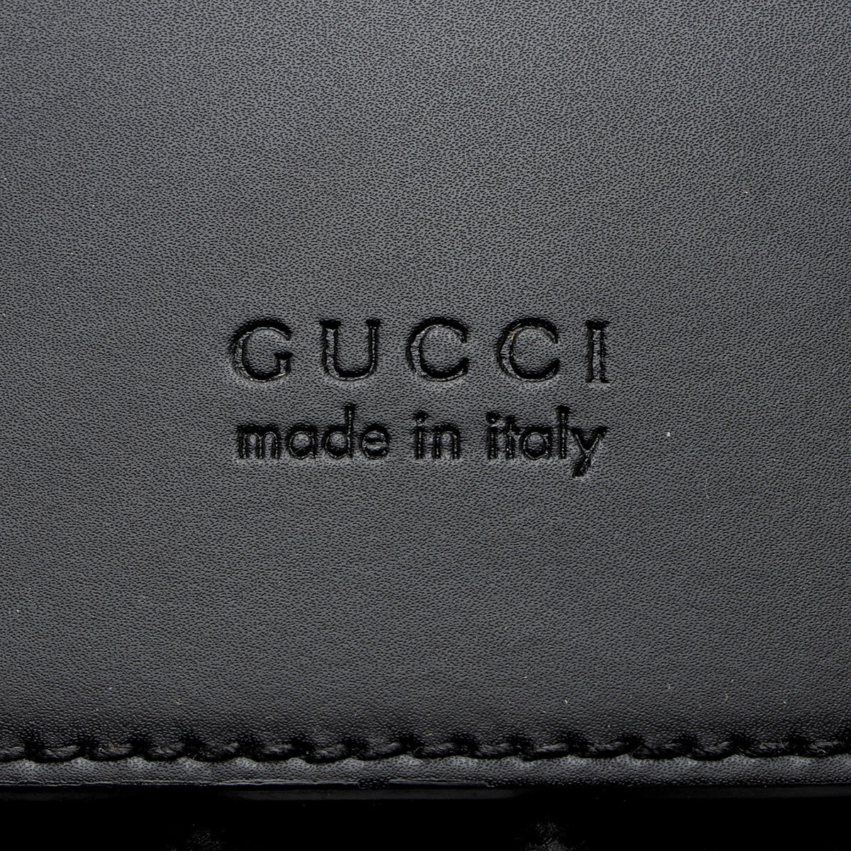 Gucci GG Supreme Medium Flap Backpack (SHF-NNj9Jx)