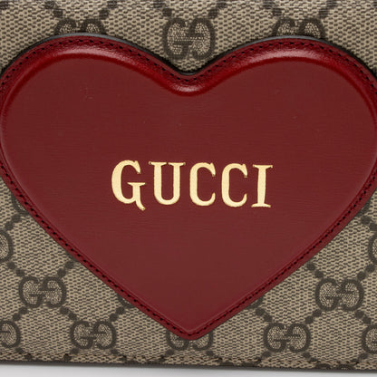 Gucci GG Supreme Script Logo Heart Wallet on Chain (SHF-lumKJK)
