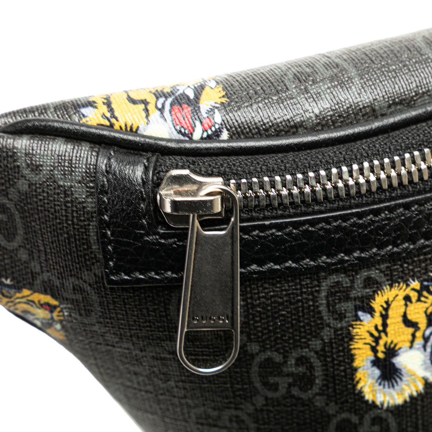 Gucci GG Supreme Tiger Belt Bag