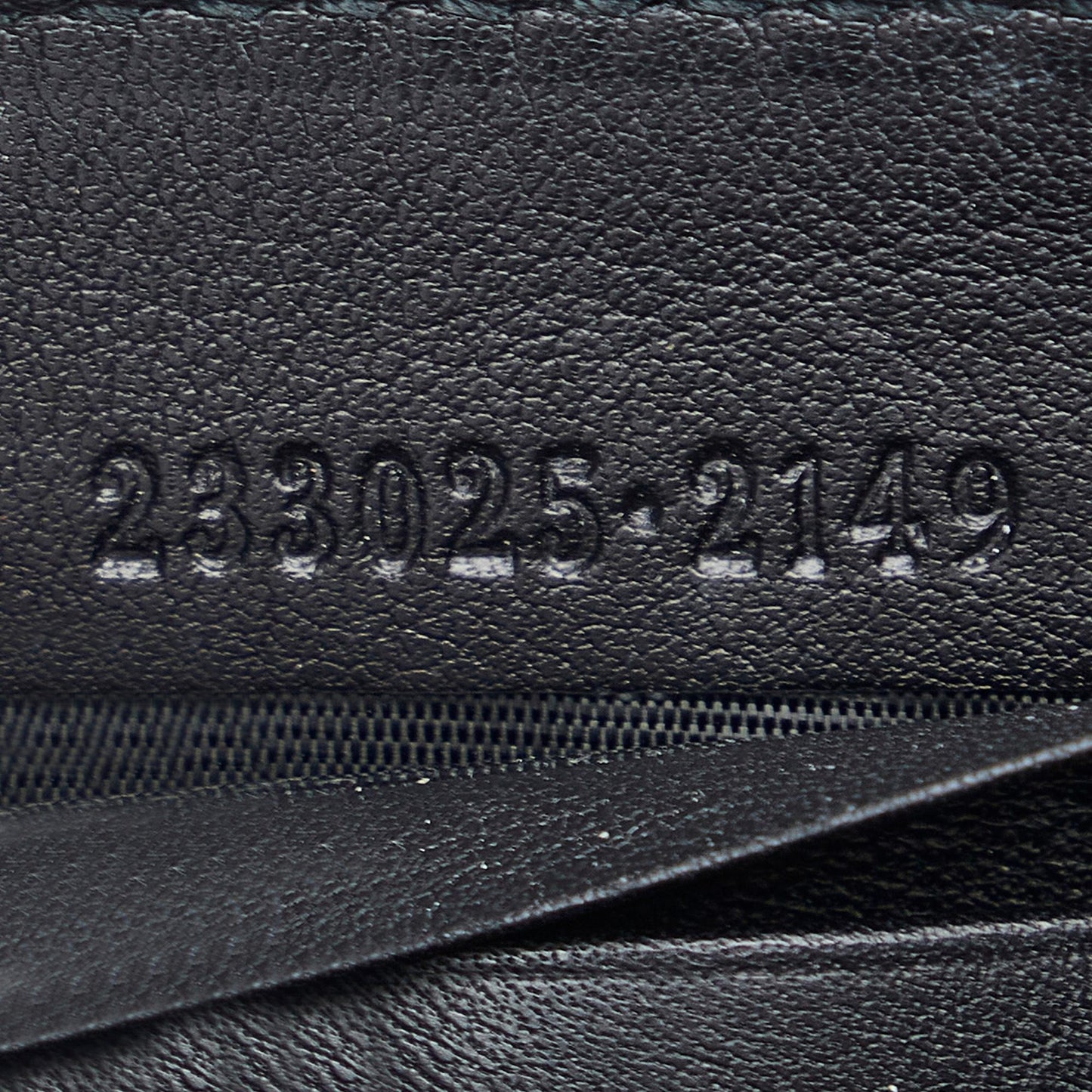 Gucci Guccissima Zip Around Wallet (SHG-ScOAtk)