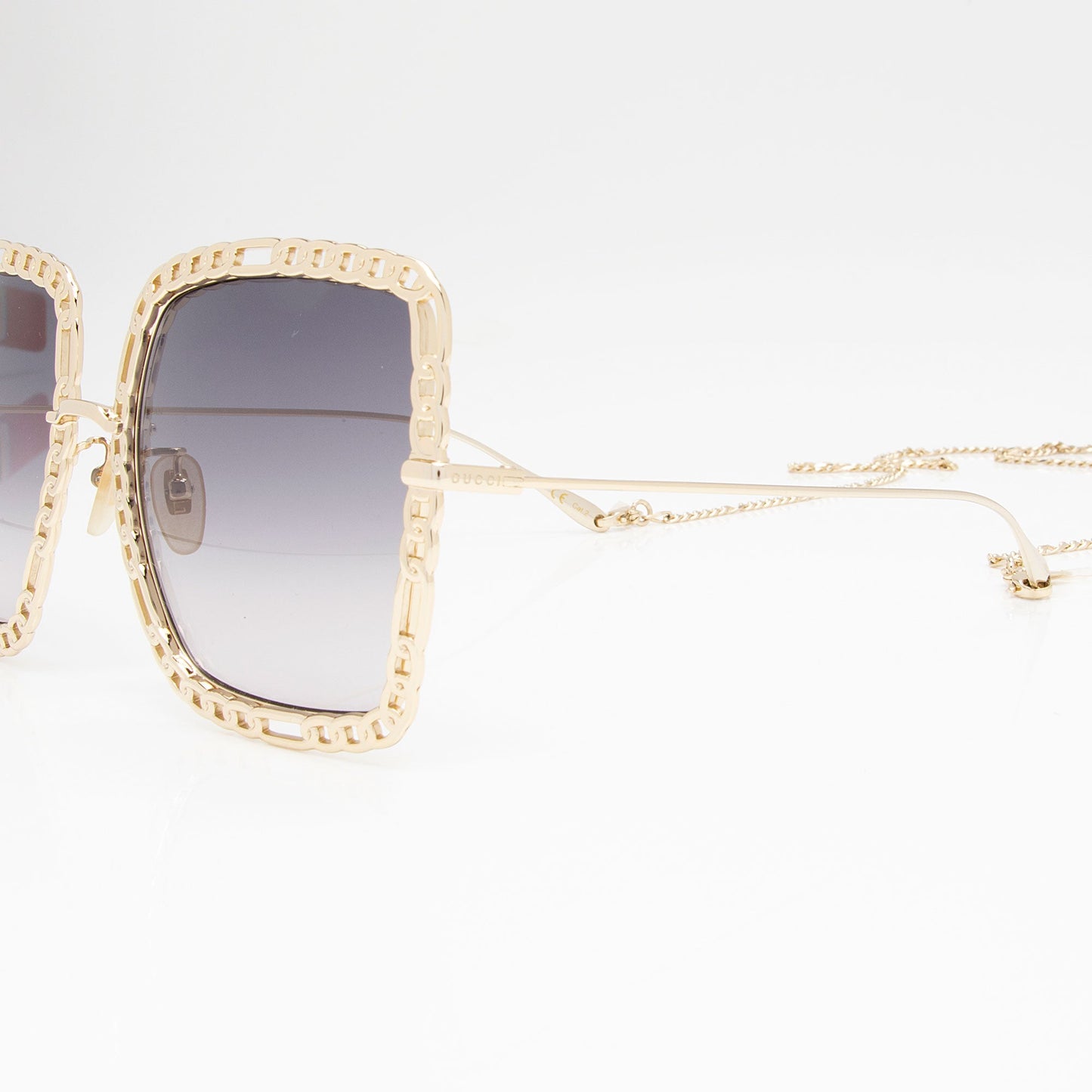Gucci Interlocking G Charm Chain Oversize Square Sunglasses (SHF-ZhUx8y)