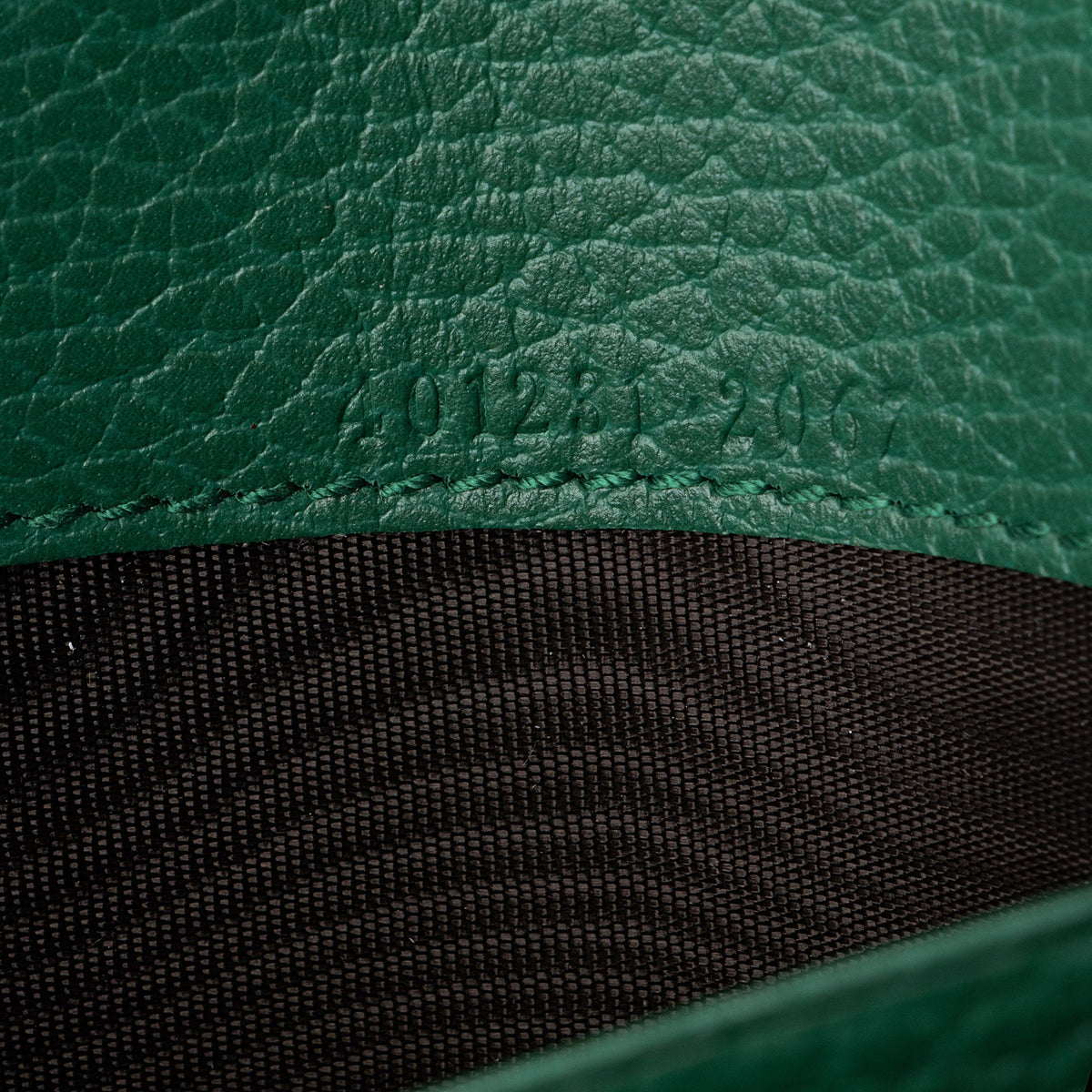 Gucci Leather Crystal Dionysus Chain Wallet (SHF-roOomv)