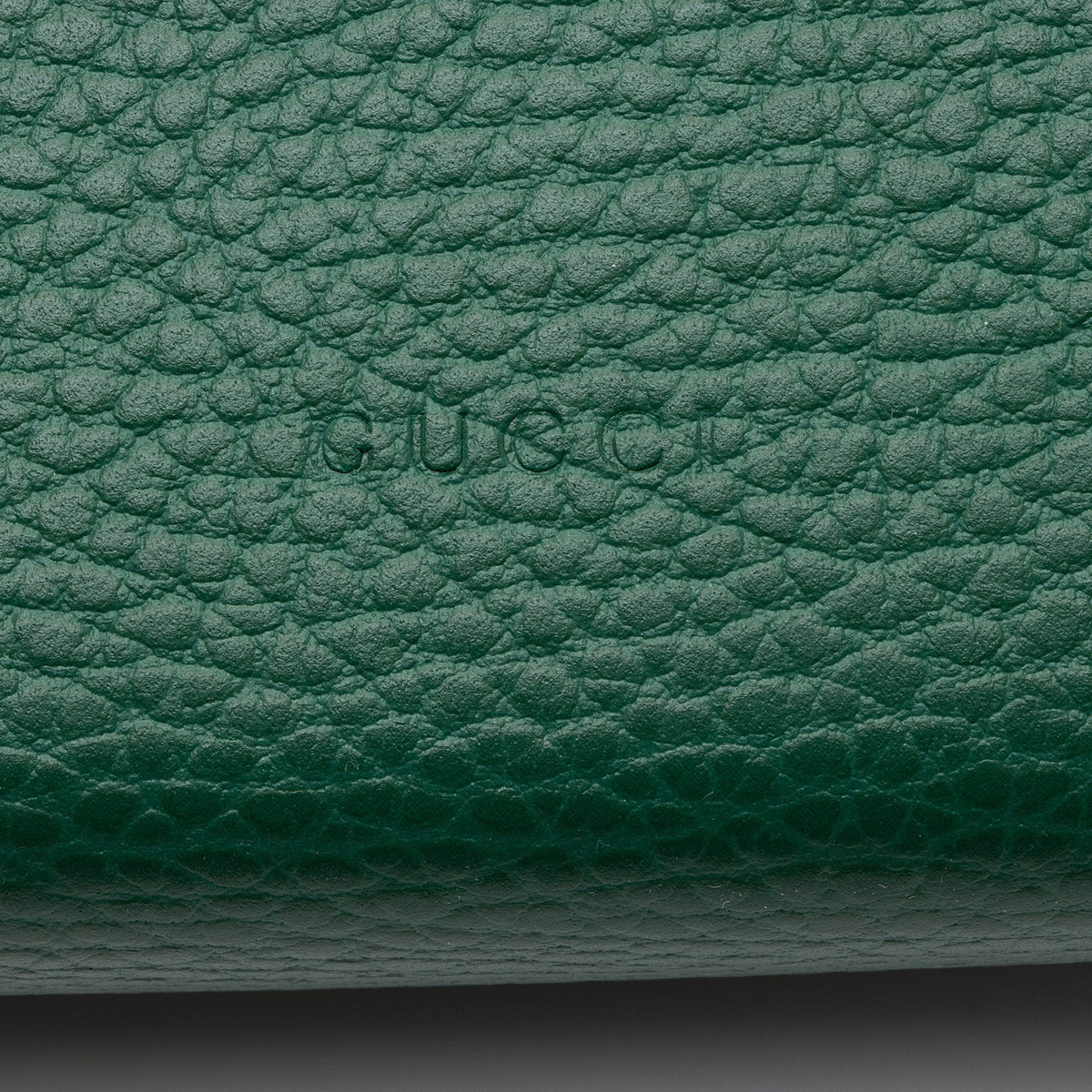 Gucci Leather Crystal Dionysus Chain Wallet (SHF-roOomv)