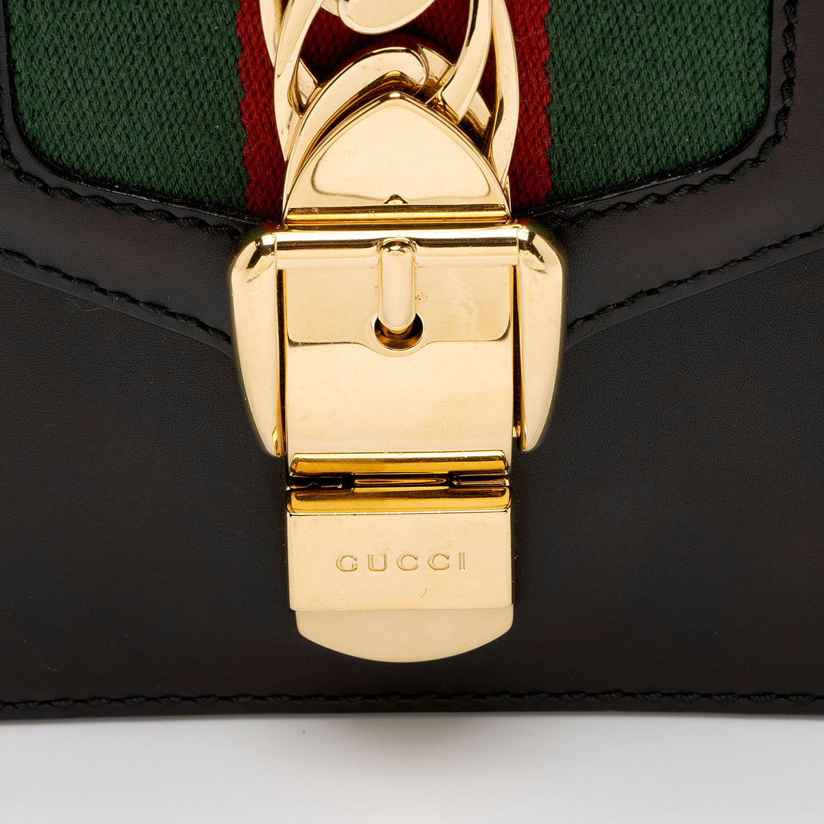 Gucci Leather Sylvie Mini Chain Bag (SHF-2s1qNf)